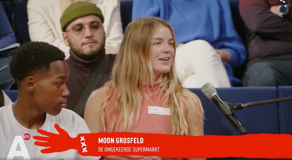 Moon Grosveld bij AT5 Omarm Prijs 2022